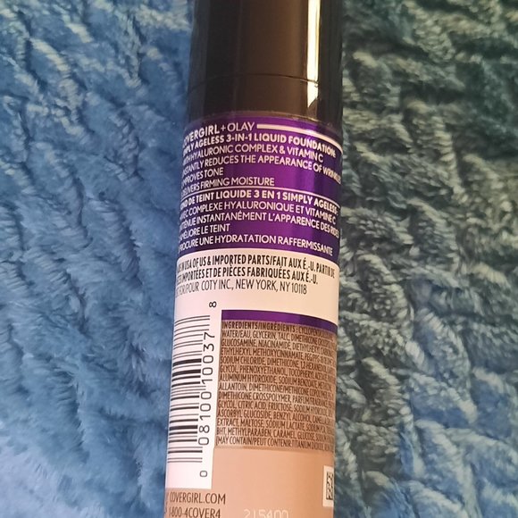 Covergirl Simply Ageless 3-in-1 Liquid Foundation - 220 Shade - Picture 2 of 3